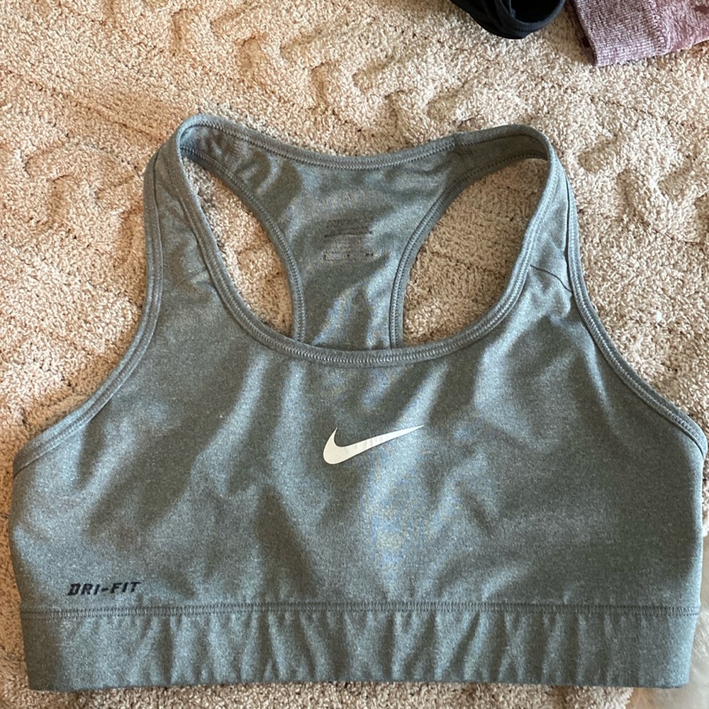 Nike pro sports bra